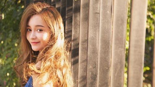 王一菲穿丝袜图片,王一菲演绎时尚魅力