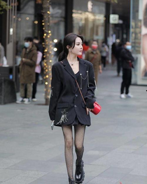 西装长裤丝袜视频,演绎时尚商务新风尚